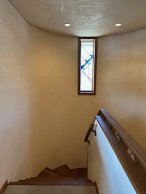 階段ステンドグラス